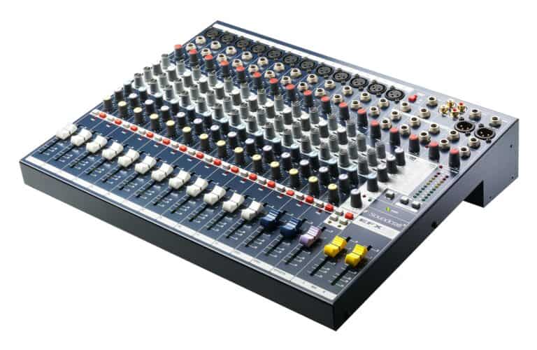 SOUNDCRAFT EFX 12 PA MIXER - 12 kanalen mixer in case