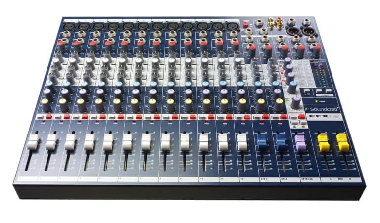 SOUNDCRAFT EFX 12 PA MIXER - 12 kanalen mixer in case