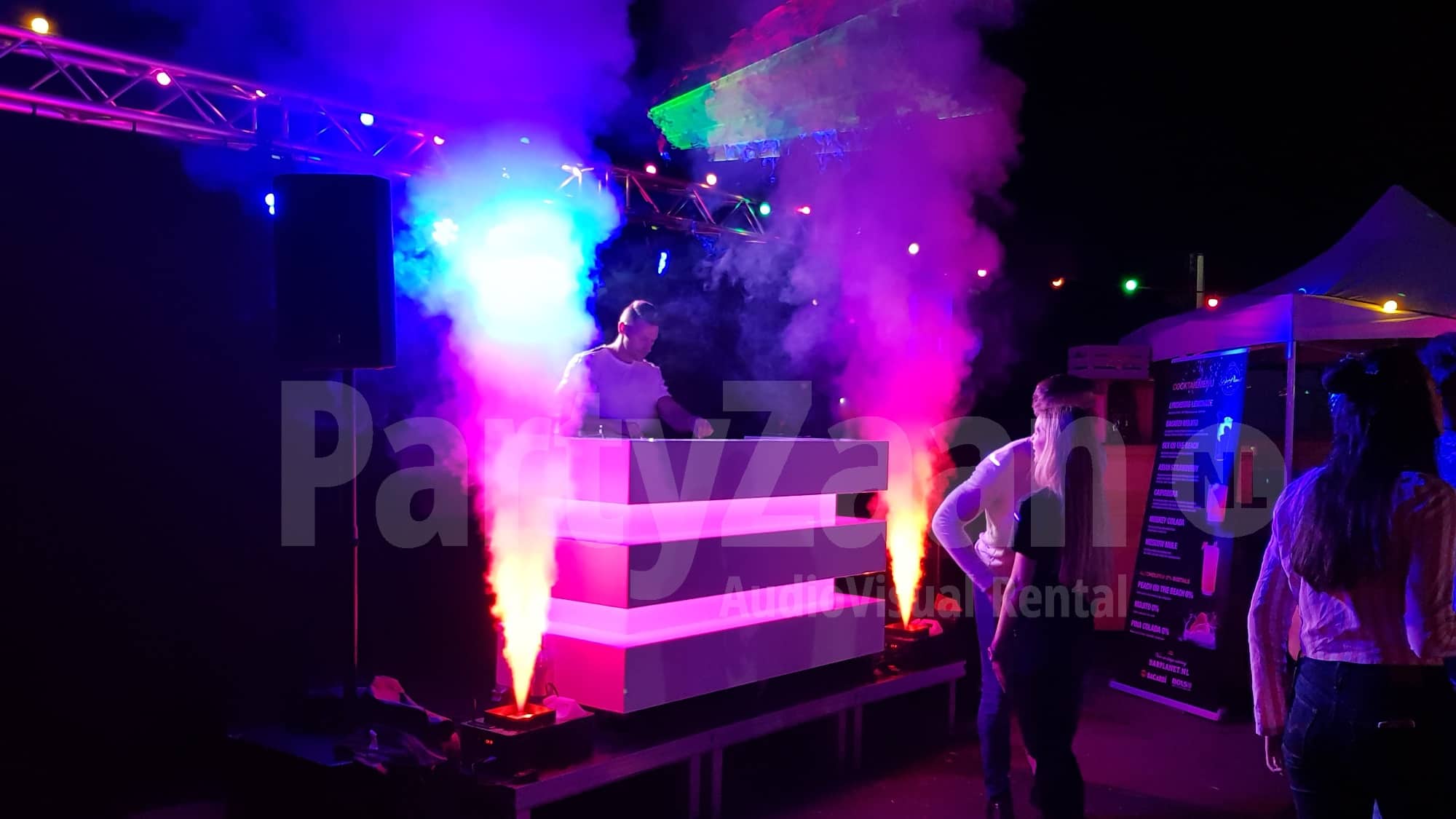 Dank je middernacht Bedankt DJ Booth luxe met LED-verlichting - DJ meubel huren bij PartyZaan