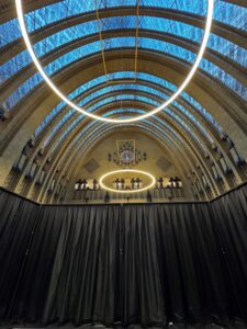 Pipe and drape in kerk